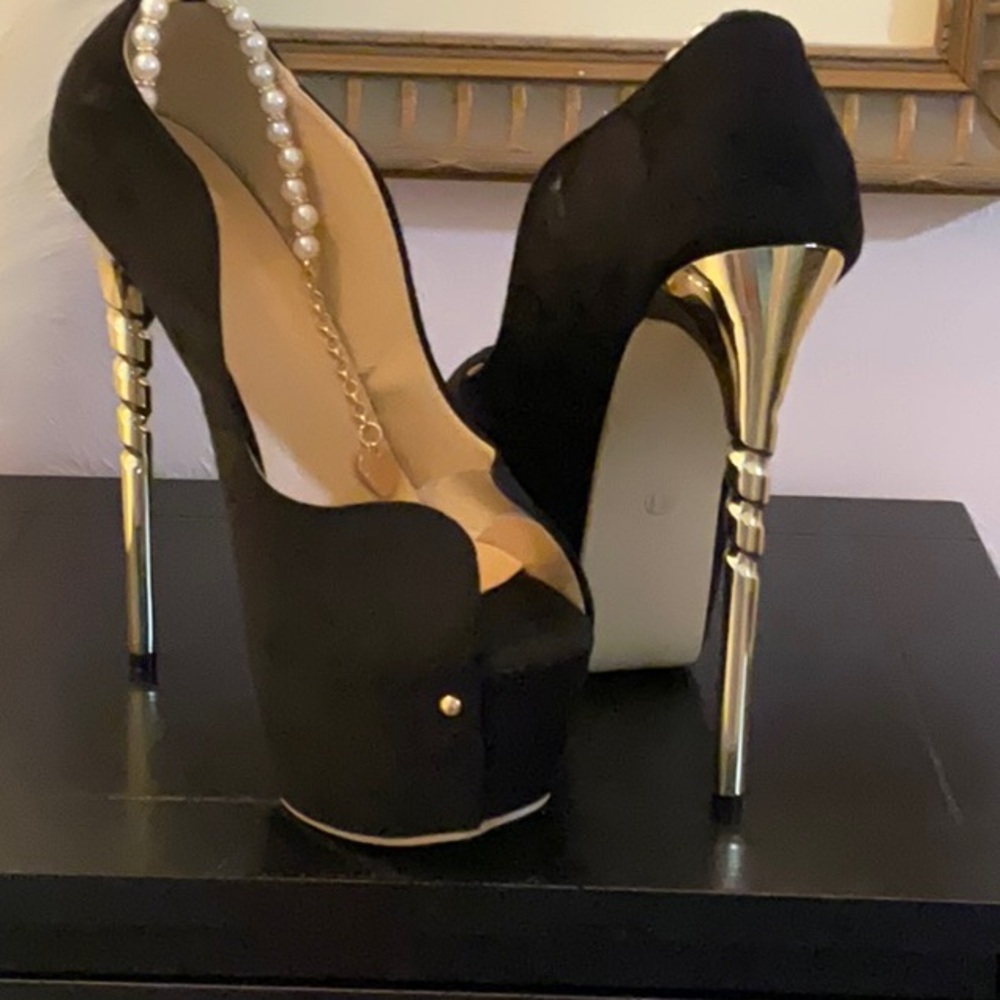 Dramatic Black Peep-Toe Platform Heels - image 4